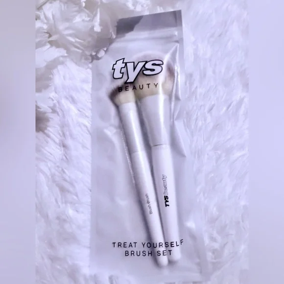 TYS Beauty Treat Yourself Brush Set – 2 Piece | New in Package - Picture 1 of 4